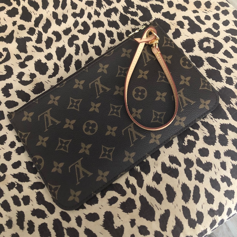 Authentic Louis Vuitton Neverfull Pouch- Monogram